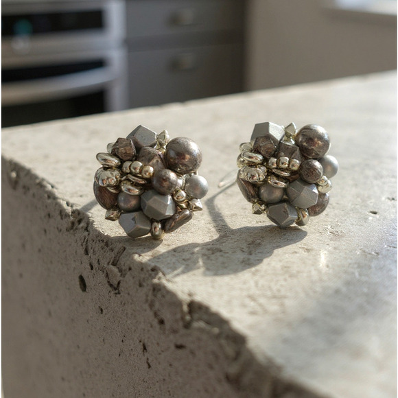 Vintage 1980s Oversized Silver Beaded Cluster Earrings Clip On Avant Garde Mogul - Picture 2 of 5